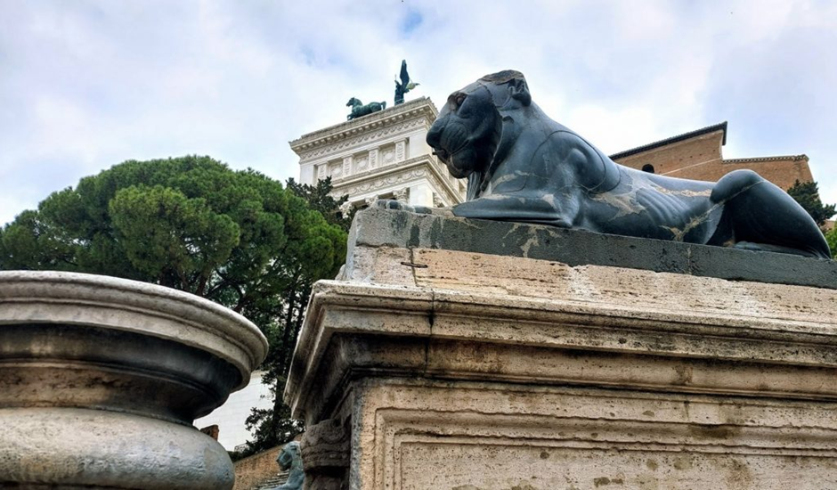 En la base de la Cordonata Capitolina tenemos a dos leones egipcios.