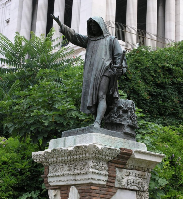 A un costado de la Cordonata, se encuentra la estatua de Cola de Rienzo.