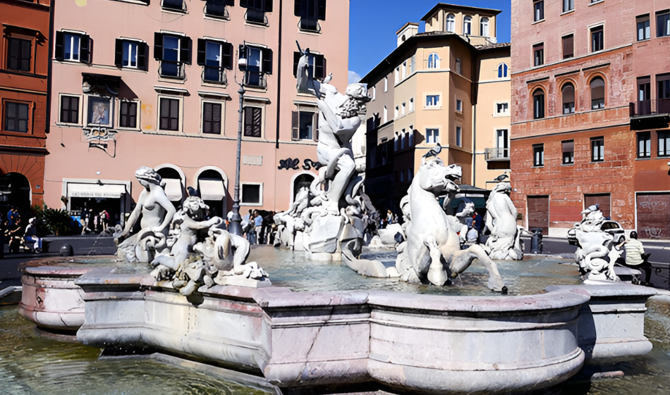 Se ubica en el extremo norte de la Plaza Navona.Fue elaborada y diseñada en el año 1574 por el arquitecto Giacomo della Porta.
En el centro de la fuente podemos observar una estatua del dios Neptuno (Poseidón) luchando contra un pulpo gigante y a los alrededores acompañado por ángeles, Nereidas y distintos animales.